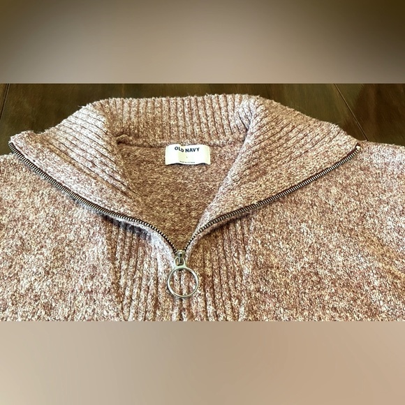 Old Navy knit sweater. 20 in from armpit to armpit. Length 21.5 inches. - Picture 2 of 10